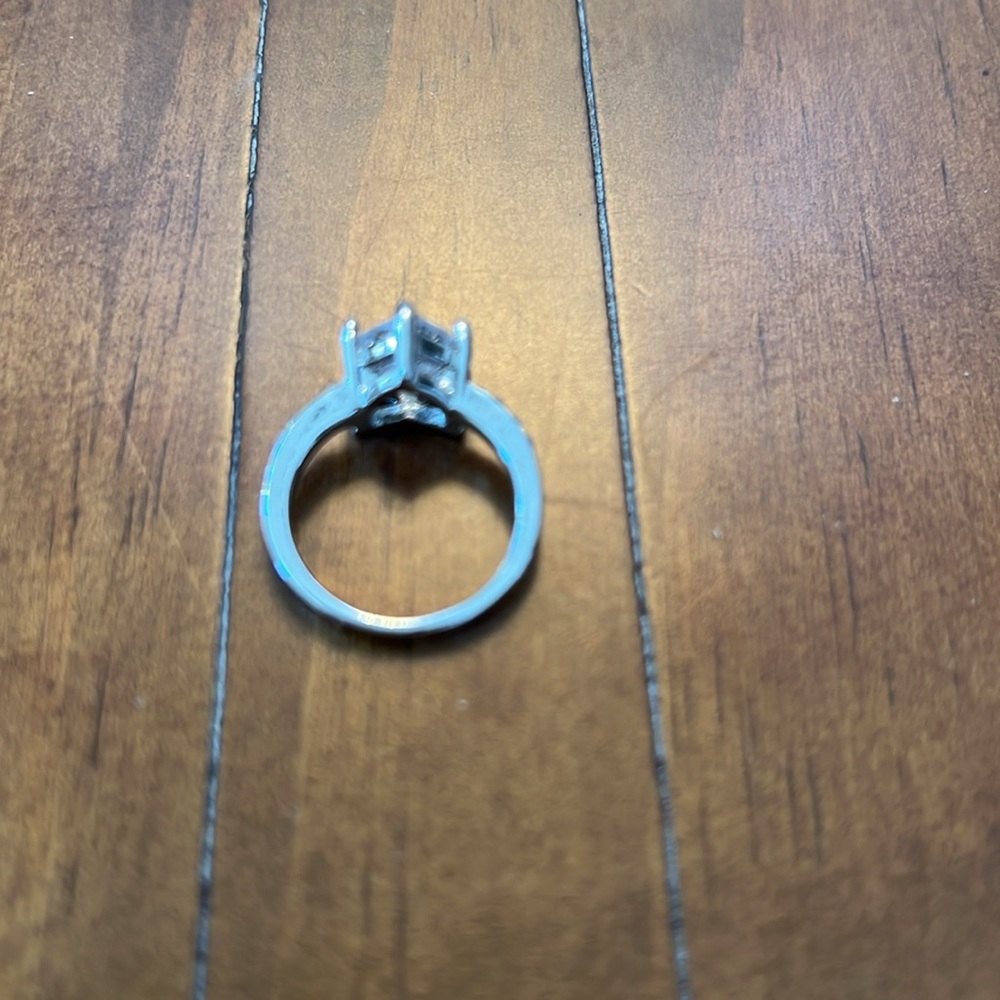 SWEETHEART RING- 5 kt - CUBIC HEART RING - WHITE GOLD TONE. - Picture 9 of 9